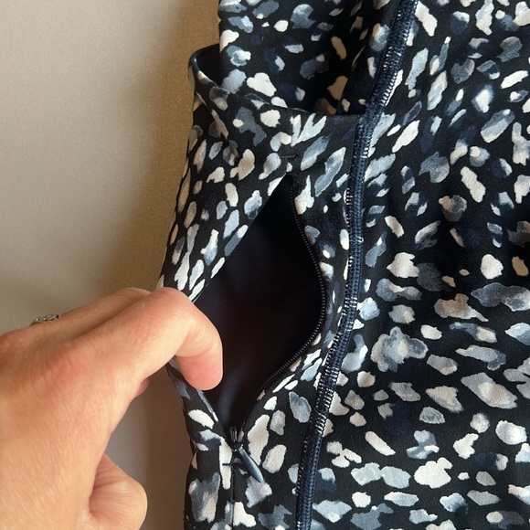 Athleta Crop Leggings with Side Pockets - Picture 4 of 10